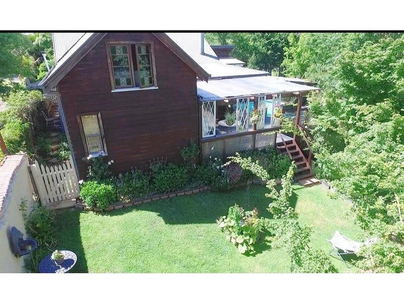 21 Elizabeth Avenue, Uralla NSW 2358