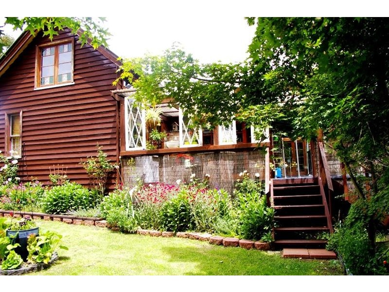 21 Elizabeth Avenue, Uralla NSW 2358