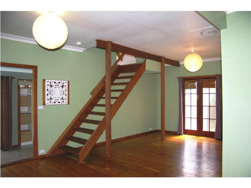 21 Elizabeth Avenue, Uralla NSW 2358