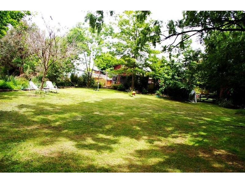 21 Elizabeth Avenue, Uralla NSW 2358