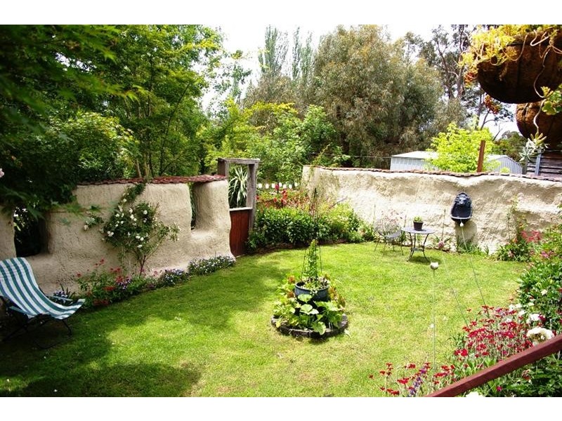 21 Elizabeth Avenue, Uralla NSW 2358