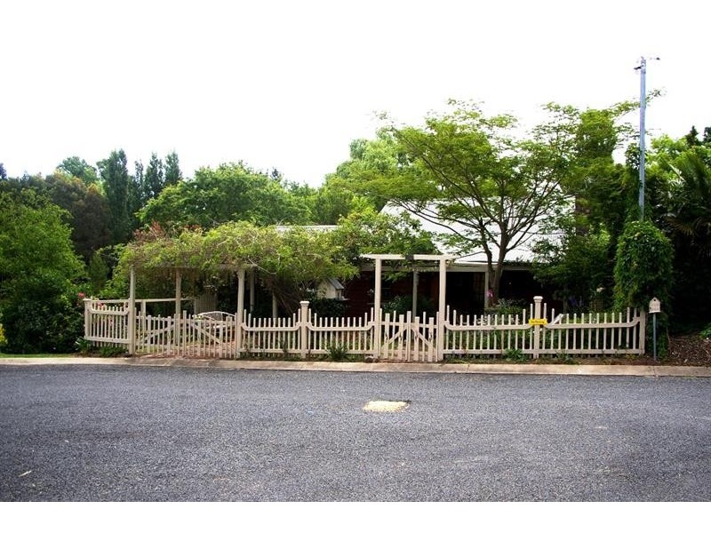 21 Elizabeth Avenue, Uralla NSW 2358