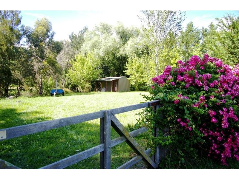 21 Elizabeth Avenue, Uralla NSW 2358