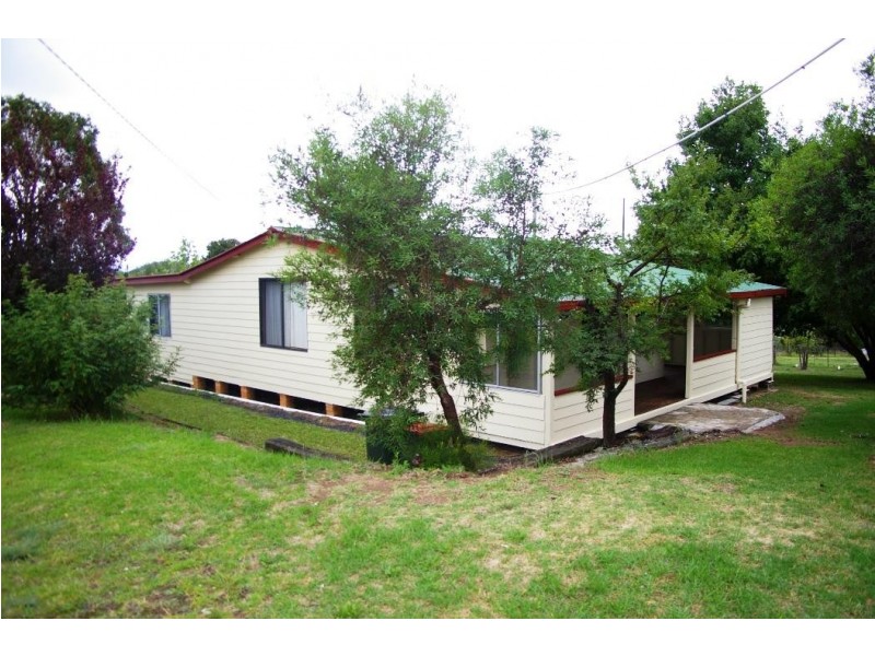 35 John Street, Uralla NSW 2358