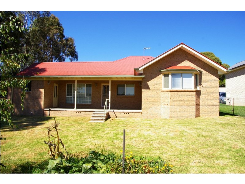 14 McKenzie Street, Uralla NSW 2358