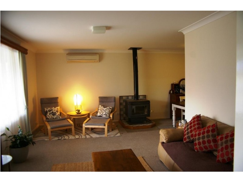 24 Dumaresq Street, Uralla NSW 2358