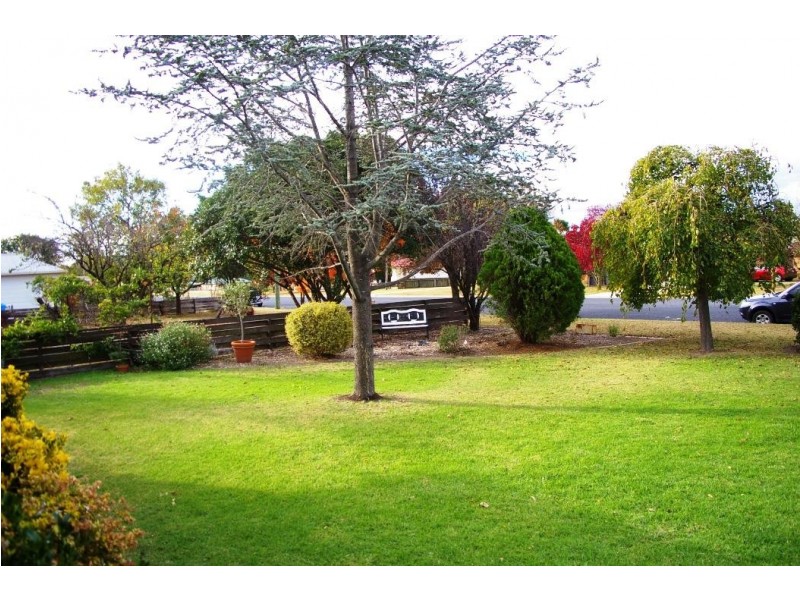 24 Dumaresq Street, Uralla NSW 2358