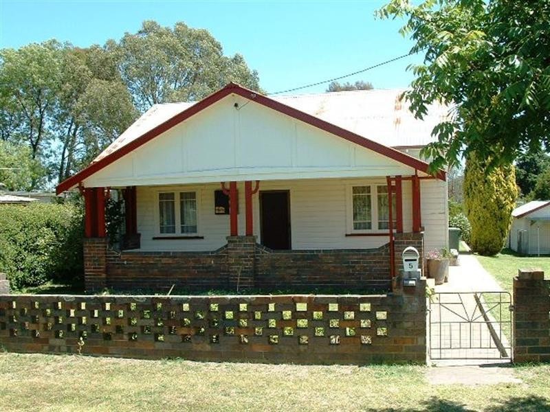 5 Duke Street, Uralla NSW 2358
