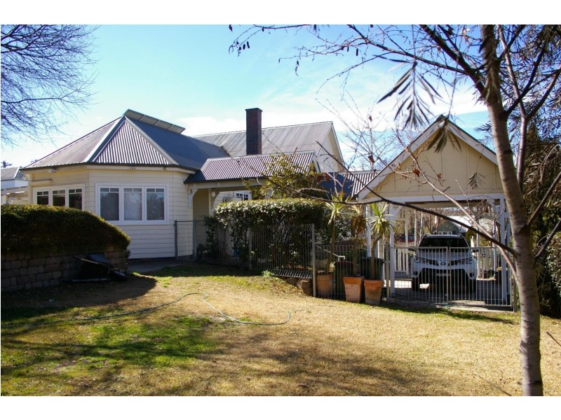 4 Park Street, Uralla NSW 2358