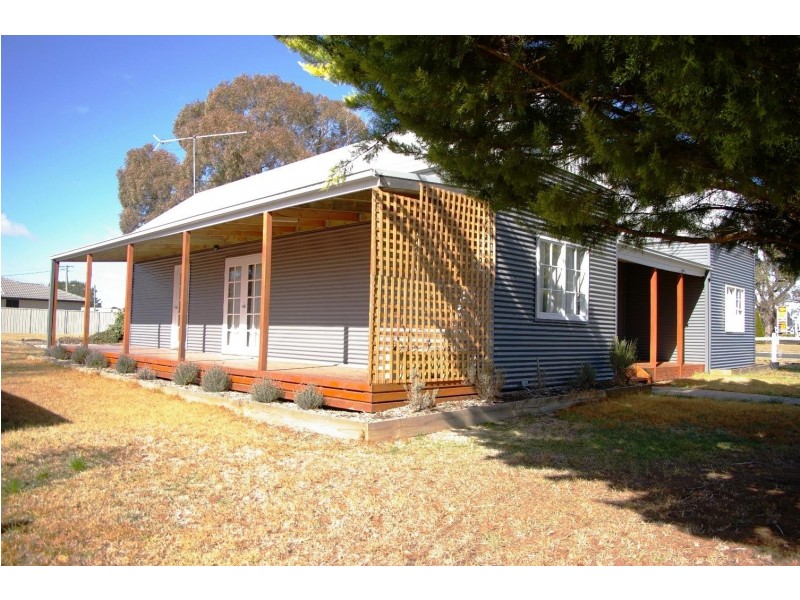 154 Bridge Street, Uralla NSW 2358