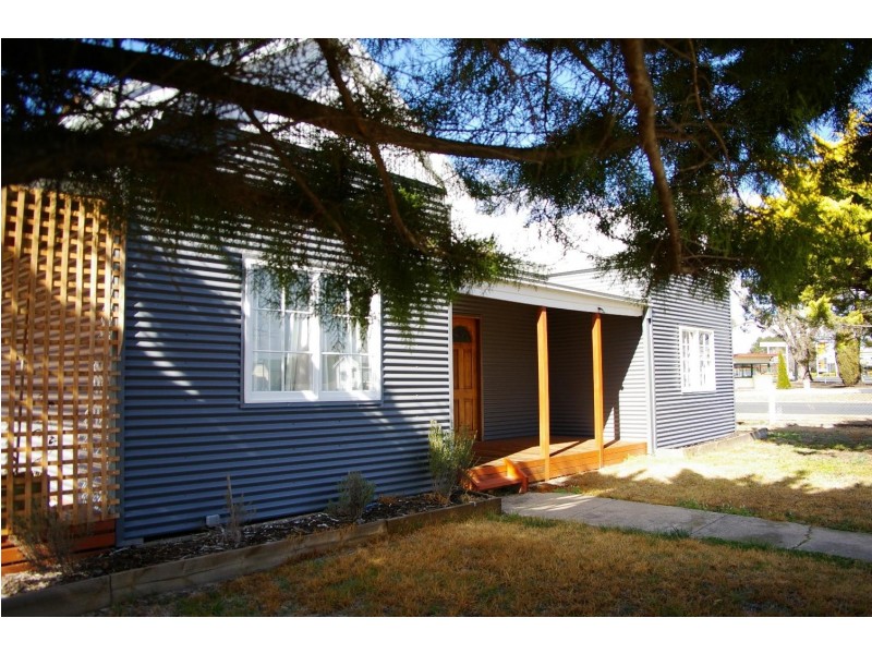 154 Bridge Street, Uralla NSW 2358
