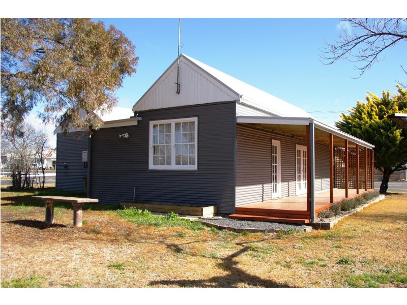 154 Bridge Street, Uralla NSW 2358