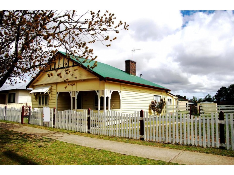 87 Bridge Street, Uralla NSW 2358