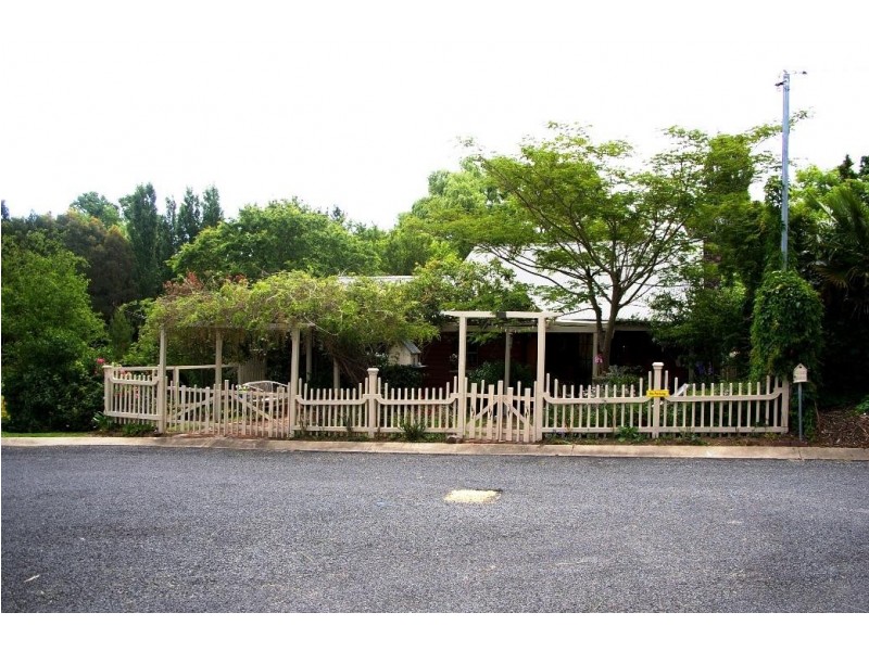 21 Elizabeth Avenue, Uralla NSW 2358