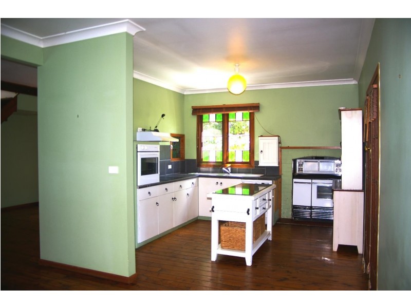 21 Elizabeth Avenue, Uralla NSW 2358