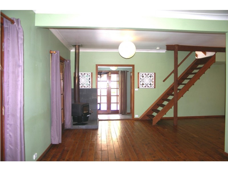 21 Elizabeth Avenue, Uralla NSW 2358