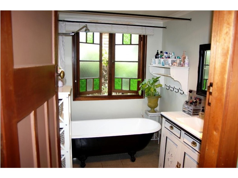 21 Elizabeth Avenue, Uralla NSW 2358