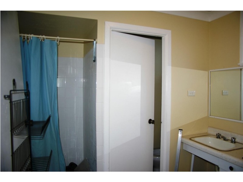 84 Bridge St, Uralla NSW 2358