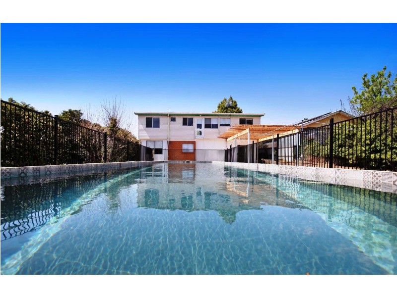 11 Church Avenue, Uralla NSW 2358