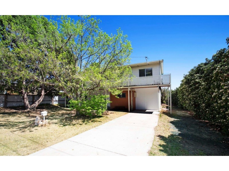 11 Church Avenue, Uralla NSW 2358