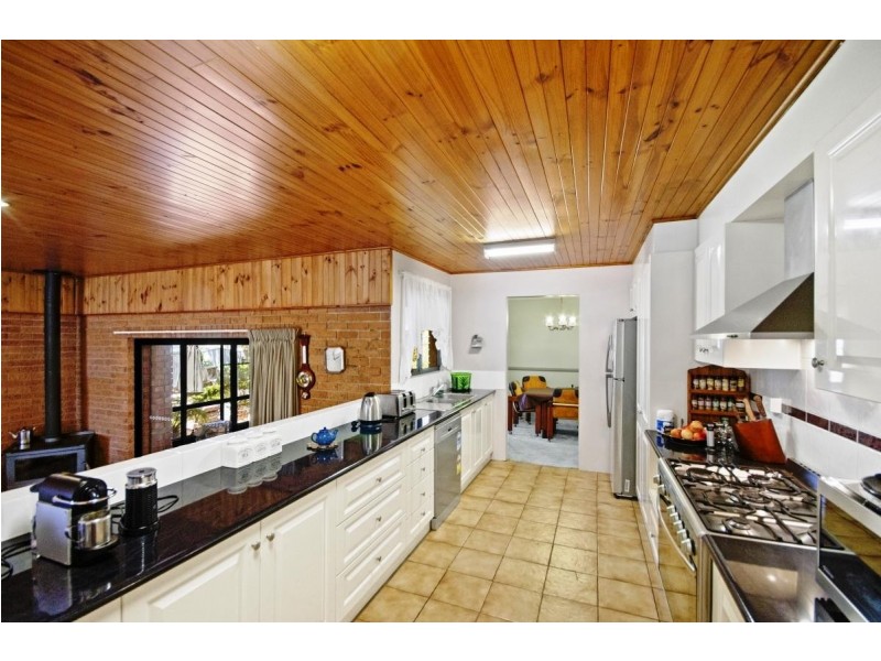 24 Plane Avenue, Uralla NSW 2358