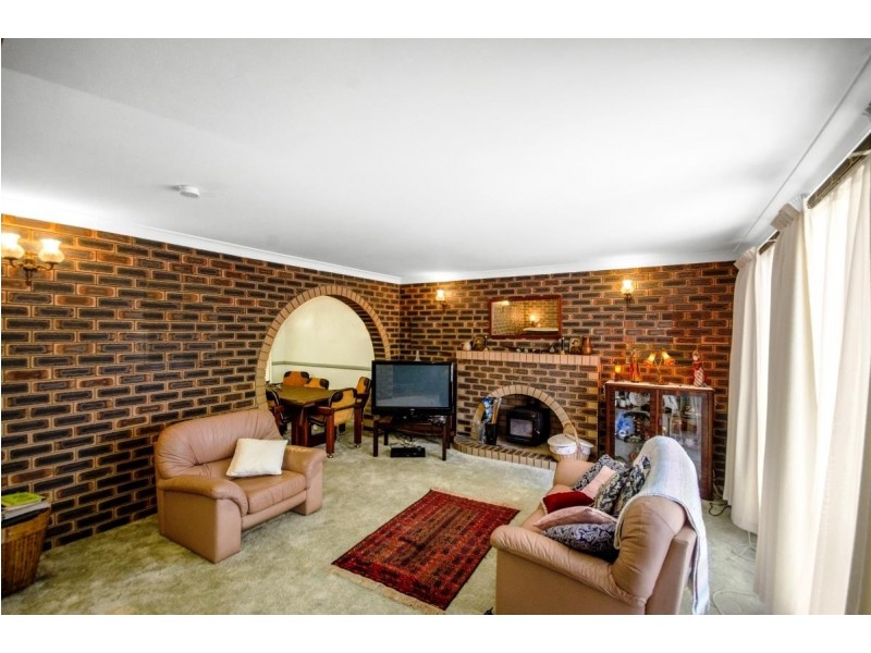 24 Plane Avenue, Uralla NSW 2358