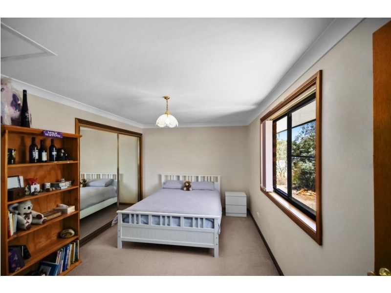 24 Plane Avenue, Uralla NSW 2358