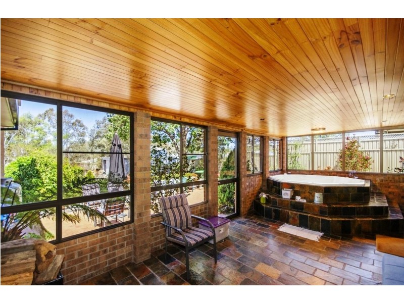 24 Plane Avenue, Uralla NSW 2358