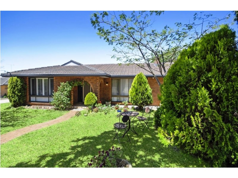 24 Plane Avenue, Uralla NSW 2358