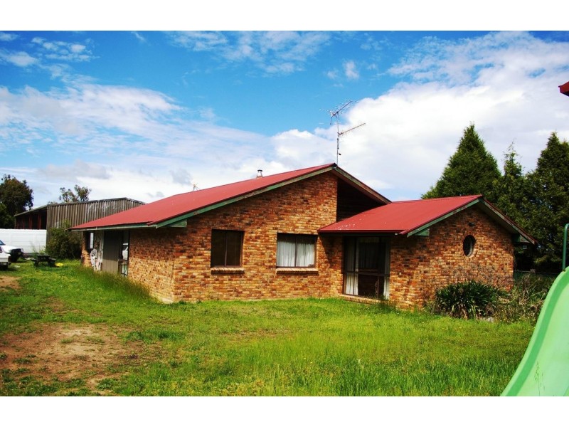 12 Green Gully Road, Uralla NSW 2358