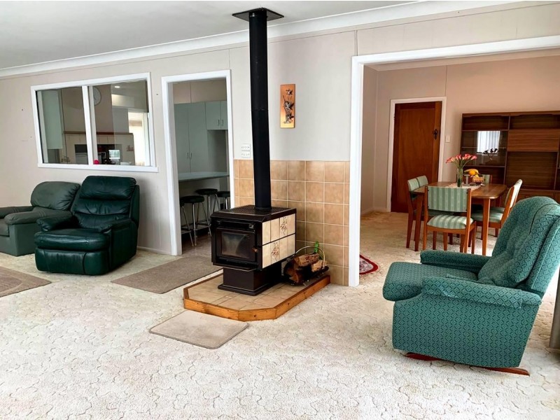 142 Rock Abbey Road, Uralla NSW 2358