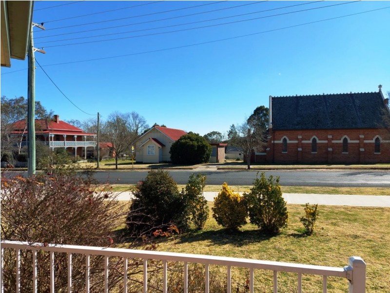 2/16A Hill Street, Uralla NSW 2358