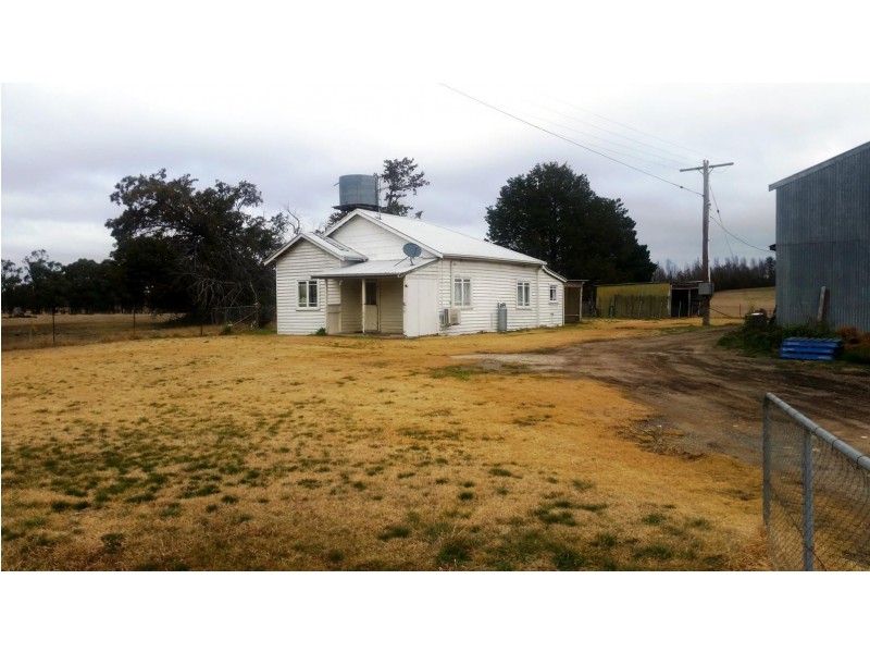 12 Burtons Lane, Kentucky South NSW 2354