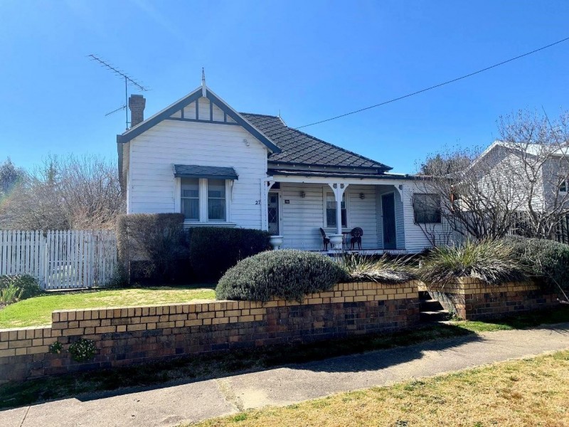 27 Hill Street, Uralla NSW 2358