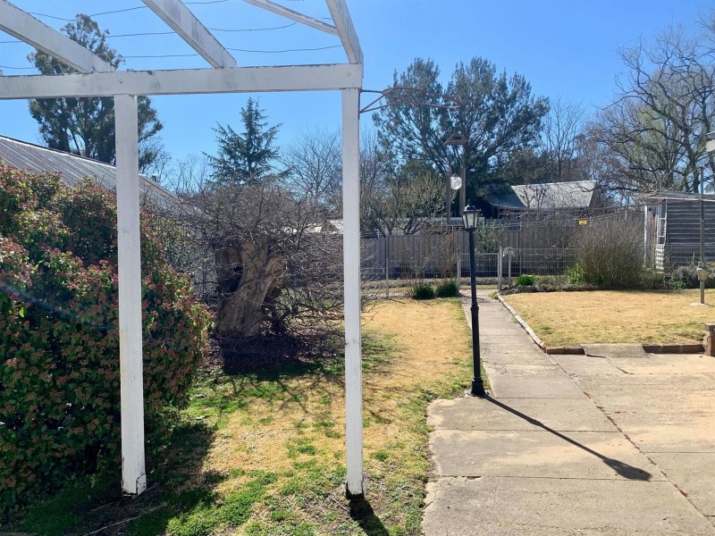 27 Hill Street, Uralla NSW 2358