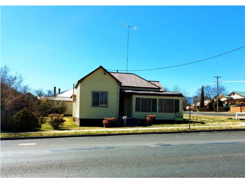 21 Salisbury Street, Uralla NSW 2358