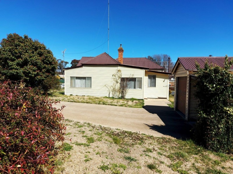 21 Salisbury Street, Uralla NSW 2358