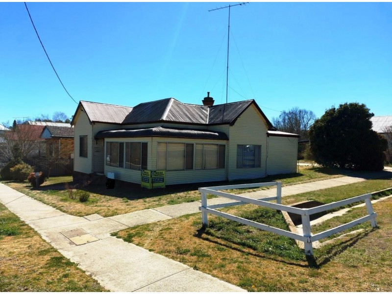 21 Salisbury Street, Uralla NSW 2358