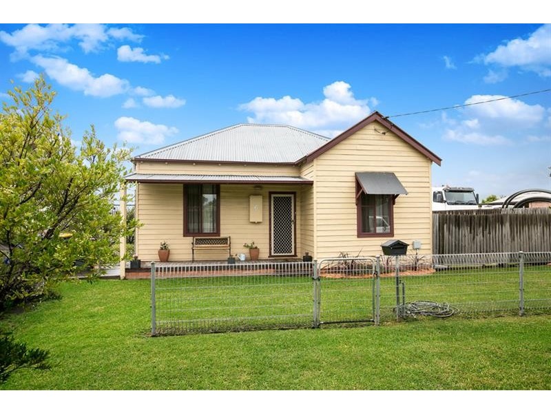 6 Hamilton St, Dapto NSW 2530