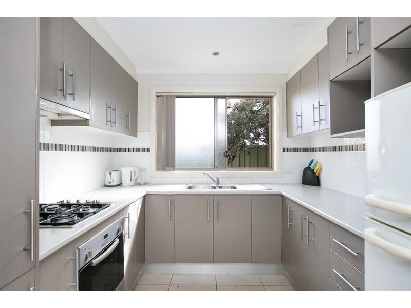 2/5 Shannon Dr, Albion Park NSW 2527