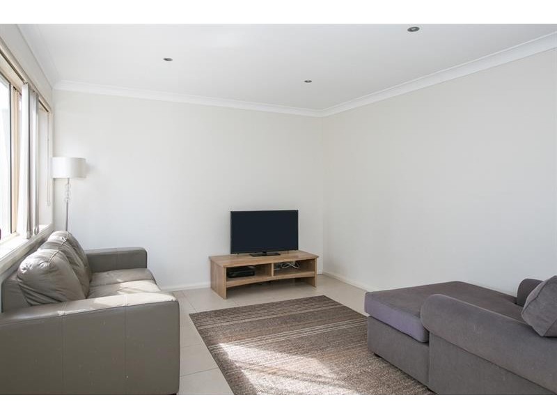 2/5 Shannon Dr, Albion Park NSW 2527