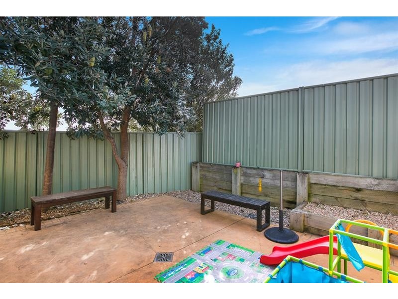 2/5 Shannon Dr, Albion Park NSW 2527