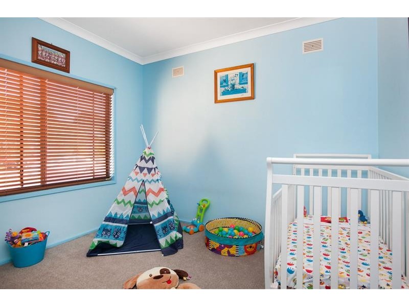 23 Bluebell Rd, Barrack Heights NSW 2528