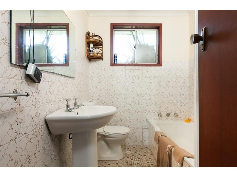 21 Blakemore Ave, Kanahooka NSW 2530