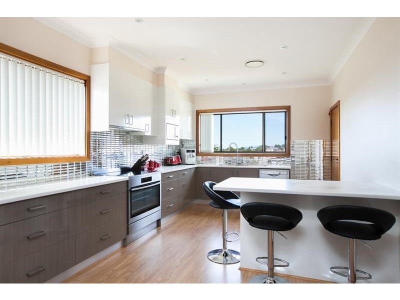 7 Anna Ave, Warrawong NSW 2502