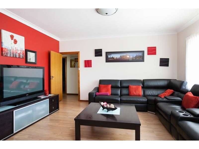 7 Anna Ave, Warrawong NSW 2502
