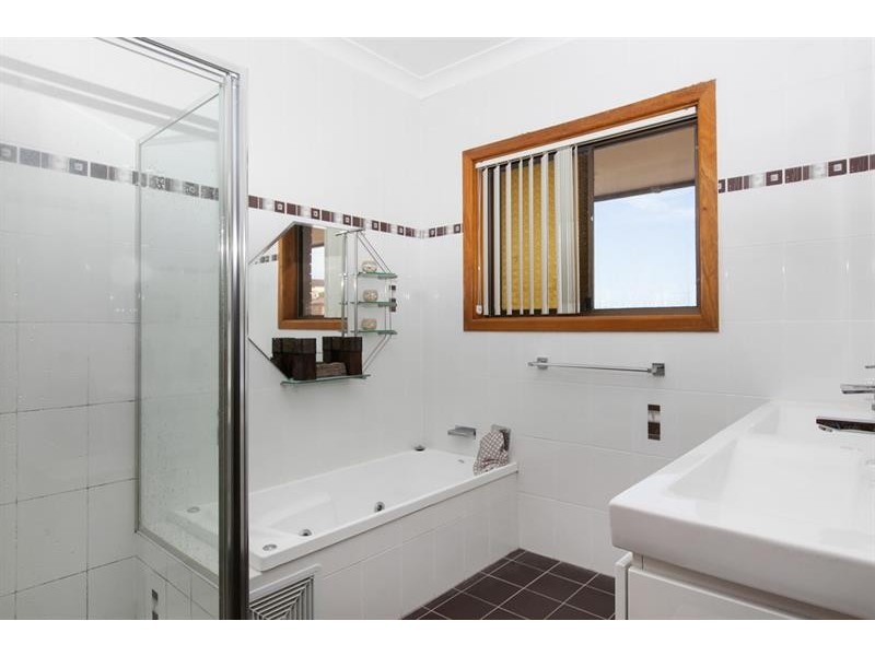 7 Anna Ave, Warrawong NSW 2502