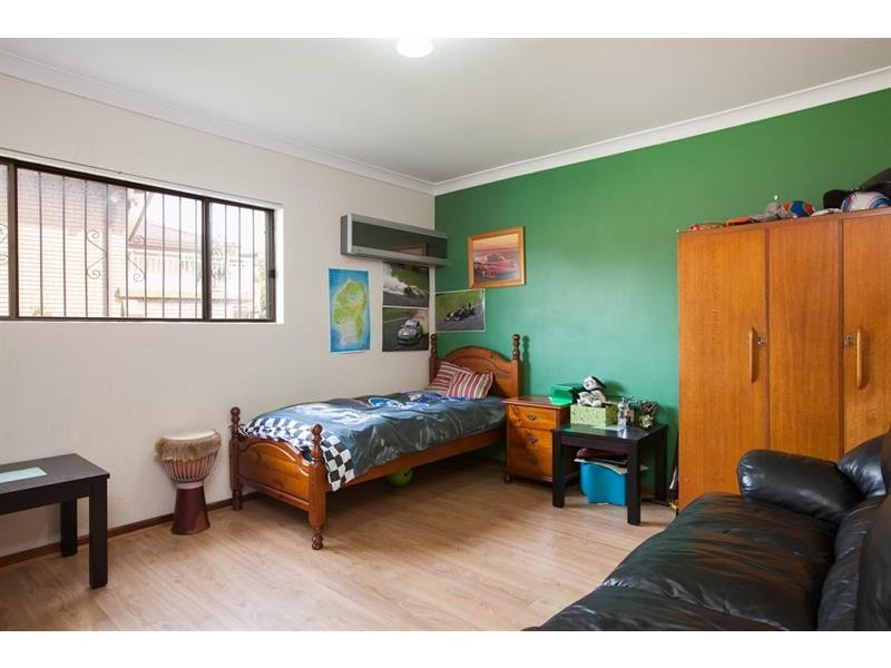 7 Anna Ave, Warrawong NSW 2502