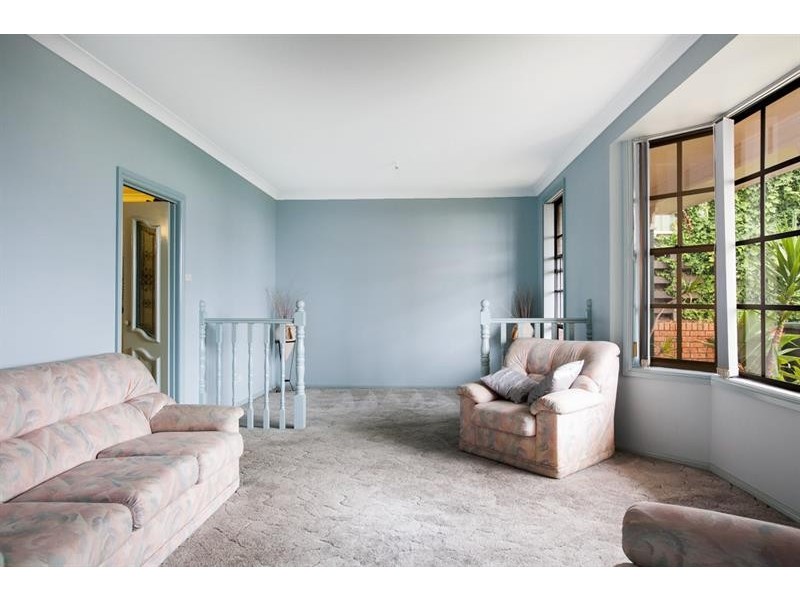 10 Murrogun Cres, Cordeaux Heights NSW 2526