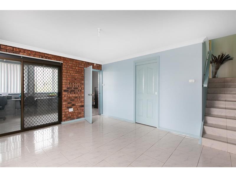 10 Murrogun Cres, Cordeaux Heights NSW 2526